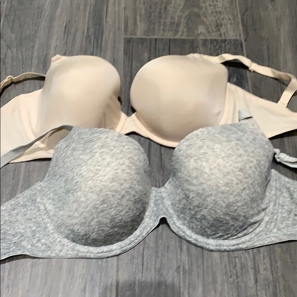 Victoria's Secret Other - Pair of Victoria’s Secret bras, size 34DD. Victoria's Secret Other - Pair of Victoria’s Secret bras, size 34DD.